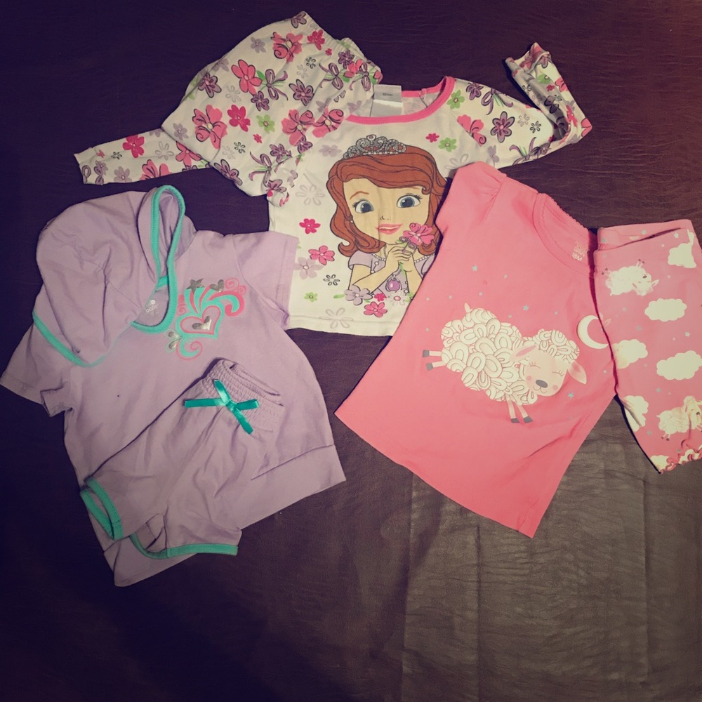 3 PJ sets fit like 12mnth (actual sz 24mnth)